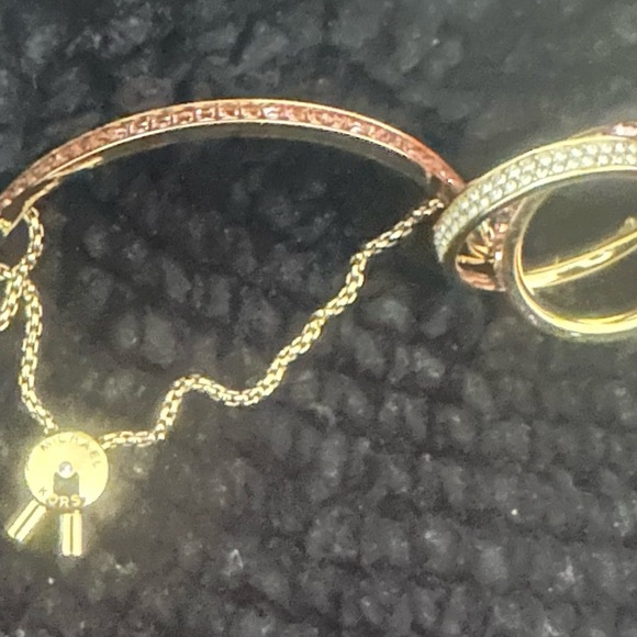 Gold Jewelry Set - Picture 2 of 7